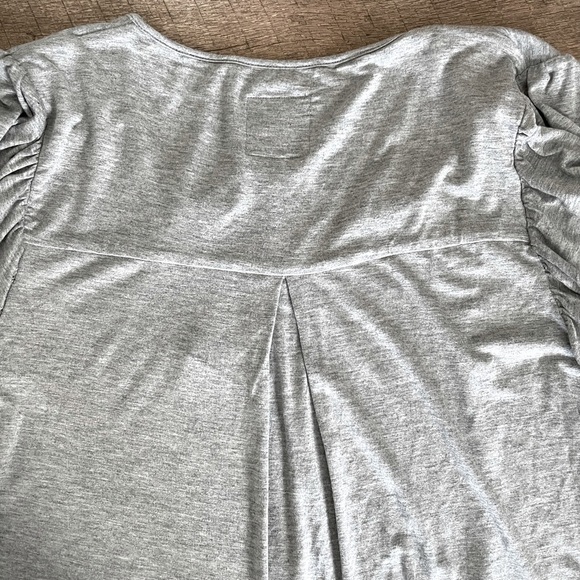 🌺 Chaser Jersey Heather Gray Flounce Sleeve Top w/ Ties NWT Size M - Picture 5 of 8